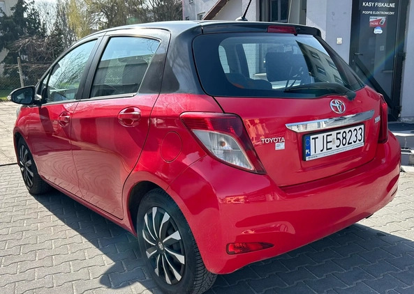 Toyota Yaris cena 19900 przebieg: 248000, rok produkcji 2011 z Jędrzejów małe 16